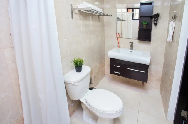 Tau Casa Reyes apartment bathroom